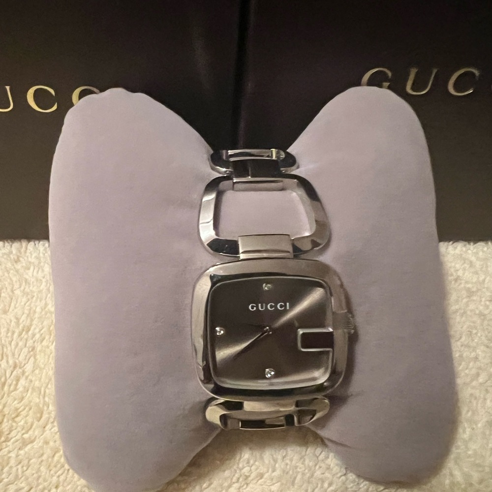 Authentic Classic GUCCI Watch for Women